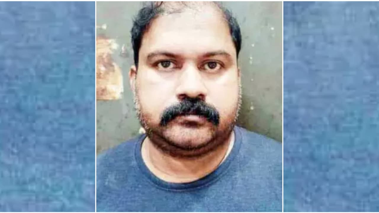 എല്ലാം ശരിയാക്കി തരാമെന്ന് പറഞ്ഞ് 10,95,000 രൂപ വാങ്ങി; വാട്സാപ്പ് ഗ്രൂപ്പിലെ കൊടും ചതി, പറ്റിച്ചത് നഴ്സുമാരെ എല്ലാം ശരിയാക്കി തരാമെന്ന് പറഞ്ഞ് 10,95,000 രൂപ വാങ്ങി; വാട്സാപ്പ് ഗ്രൂപ്പിലെ കൊടും ചതി, പറ്റിച്ചത് നഴ്സുമാരെ