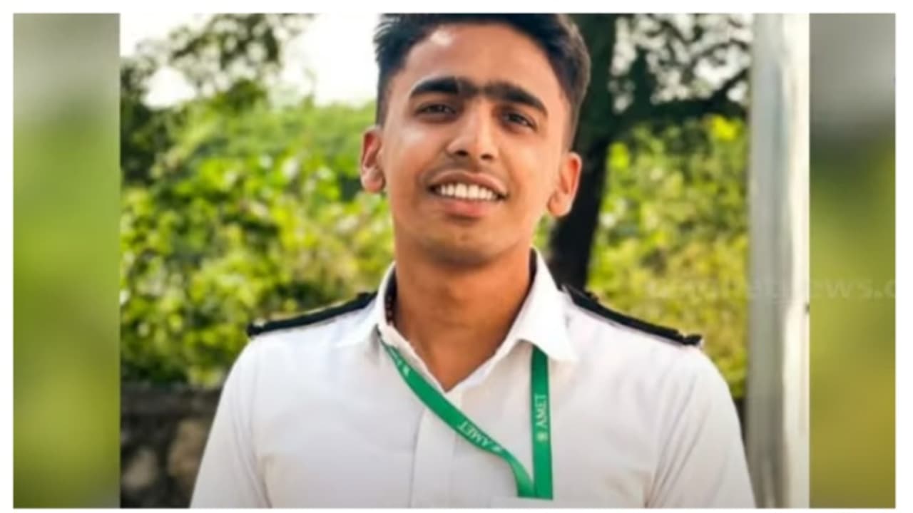 ആൽബർട്ടിനെ കാണാതായിട്ട് 3 ദിവസം; കാണാതായത് കപ്പലിൽ നിന്ന്; ആധിയോടെ കുടുംബം ആൽബർട്ടിനെ കാണാതായിട്ട് 3 ദിവസം; കാണാതായത് കപ്പലിൽ നിന്ന്; ആധിയോടെ കുടുംബം