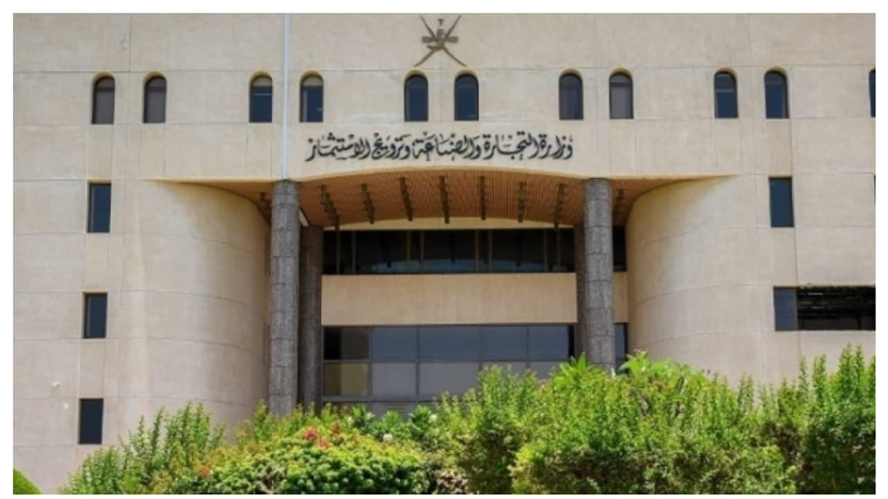 പ്രവാസികൾക്ക് തിരിച്ചടി, ഒമാനിൽ പുതിയ തീരുമാനം; സെമി സ്കിൽഡ് തൊഴിലുകളിൽ വ്യവസായ ലൈസൻസ് നിയന്ത്രണം പ്രവാസികൾക്ക് തിരിച്ചടി, ഒമാനിൽ പുതിയ തീരുമാനം; സെമി സ്കിൽഡ് തൊഴിലുകളിൽ വ്യവസായ ലൈസൻസ് നിയന്ത്രണം