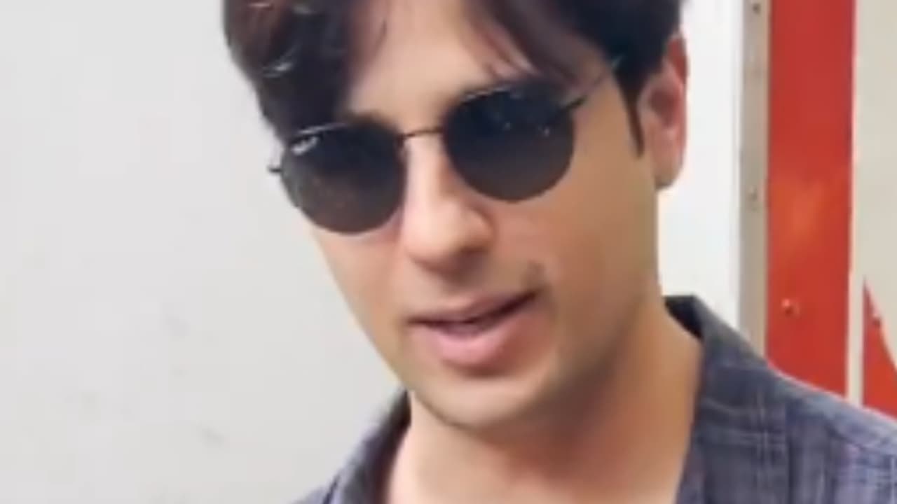 സിദ്ധാര്ഥ് മല്ഹോത്ര സ്റ്റൈലിഷ് ലുക്കില്, വീഡിയോ ഹിറ്റ് സിദ്ധാര്ഥ് മല്ഹോത്ര സ്റ്റൈലിഷ് ലുക്കില്, വീഡിയോ ഹിറ്റ്