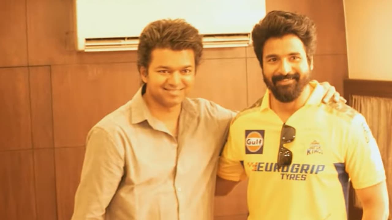 ദ ഗോട്ടിനായി ശിവകാര്ത്തികേയൻ പ്രതിഫലം വാങ്ങിച്ചില്ല, സര്പ്രൈസ് സമ്മാനവുമായി വിജയ്, ആ വീഡിയോ പുറത്ത് ദ ഗോട്ടിനായി ശിവകാര്ത്തികേയൻ പ്രതിഫലം വാങ്ങിച്ചില്ല, സര്പ്രൈസ് സമ്മാനവുമായി വിജയ്, ആ വീഡിയോ പുറത്ത്