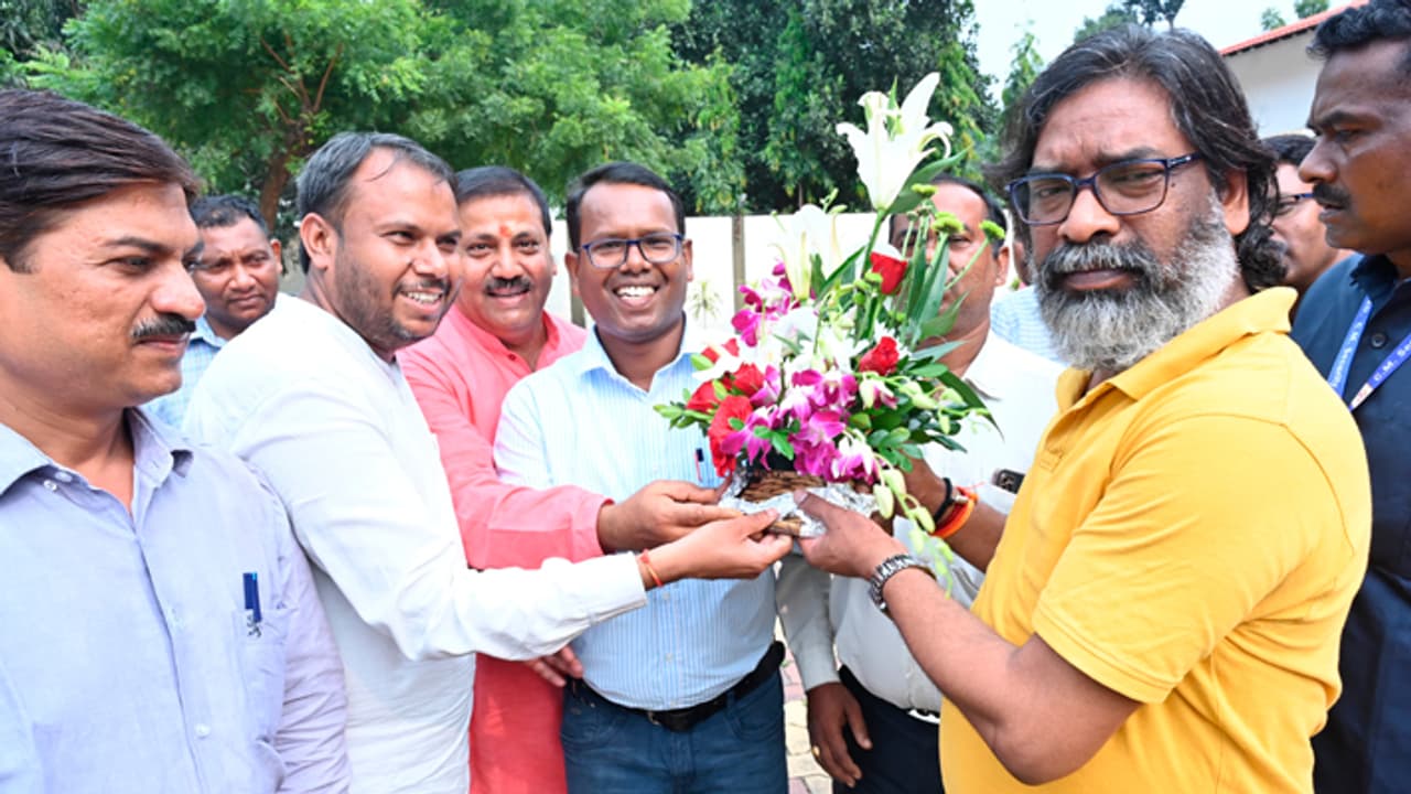 Jharkhand state MPW employees union thanks CM Soren, discusses demands