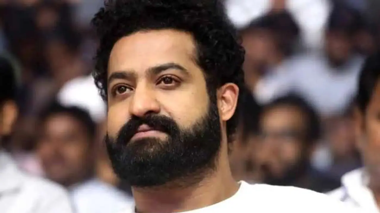 జూ.ఎన్టీఆర్ నెక్ట్స్ సినిమా ఇదే, కానీ చిన్న ట్విస్ట్.. రిలీజ్ డేట్ కూడా ఫిక్స్? జూ.ఎన్టీఆర్ నెక్ట్స్ సినిమా ఇదే, కానీ చిన్న ట్విస్ట్.. రిలీజ్ డేట్ కూడా ఫిక్స్?