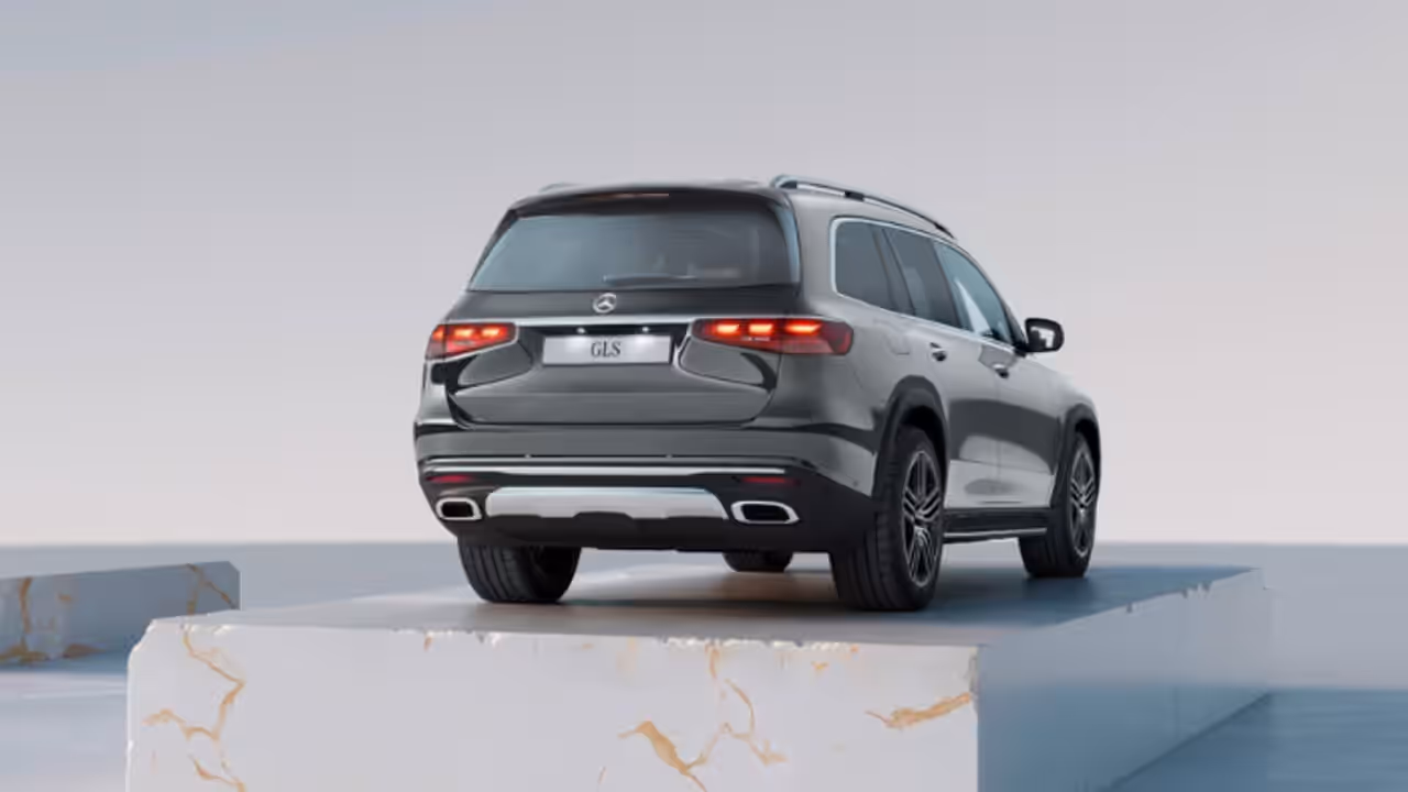 ഇന്ത്യയെ ദരിദ്രമെന്ന് വിളിക്കുന്നത് ആരാണ്? വിറ്റത് 1000 കോടി വിലയുള്ള കാറുകൾ!