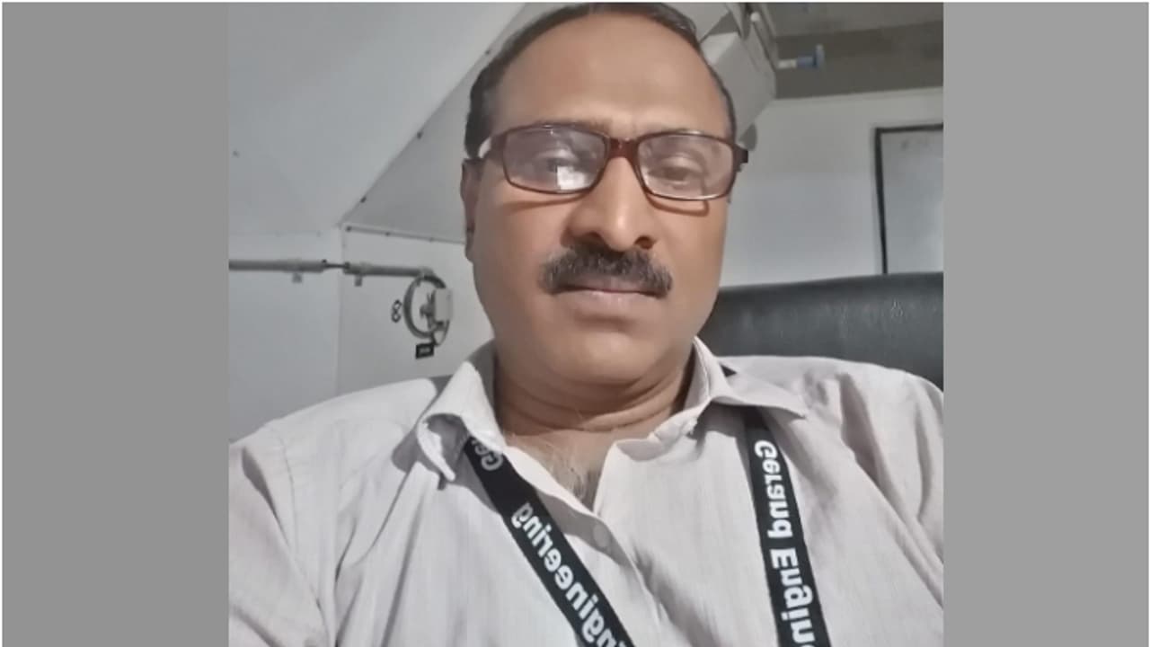 വാഹനമിറങ്ങി നടക്കുന്നതിനിടെ റോഡരികിൽ കുഴഞ്ഞു വീണു; പ്രവാസി മലയാളി മരിച്ചു വാഹനമിറങ്ങി നടക്കുന്നതിനിടെ റോഡരികിൽ കുഴഞ്ഞു വീണു; പ്രവാസി മലയാളി മരിച്ചു