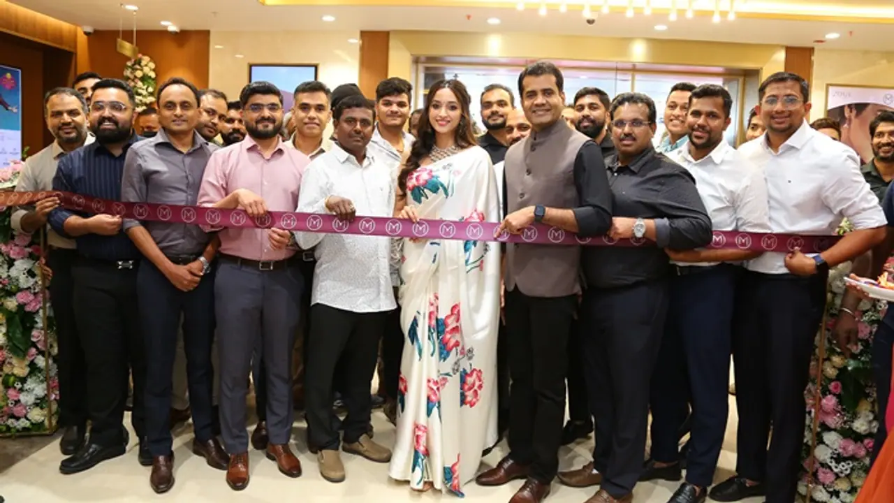 ಬೆಂಗಳೂರಿನ ಸರ್ಜಾಪುರ ರಸ್ತೆಯಲ್ಲಿ ಮಲಬಾರ್ ಗೋಲ್ಡ್ & ಡೈಮಂಡ್ಸ್ನ ನೂತನ ಸ್ಟೋರ್ ಆರಂಭ ಬೆಂಗಳೂರಿನ ಸರ್ಜಾಪುರ ರಸ್ತೆಯಲ್ಲಿ ಮಲಬಾರ್ ಗೋಲ್ಡ್ & ಡೈಮಂಡ್ಸ್ನ ನೂತನ ಸ್ಟೋರ್ ಆರಂಭ
