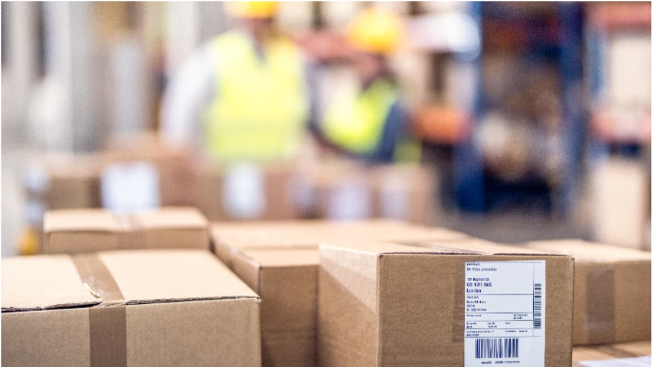 വിദേശത്ത് നിന്നെത്തുന്ന വ്യക്തിഗത ഷിപ്പ്മെൻറുകൾക്ക് 15 റിയാൽ ഫീസ്; നിയമം പ്രാബല്യത്തിൽ വിദേശത്ത് നിന്നെത്തുന്ന വ്യക്തിഗത ഷിപ്പ്മെൻറുകൾക്ക് 15 റിയാൽ ഫീസ്; നിയമം പ്രാബല്യത്തിൽ