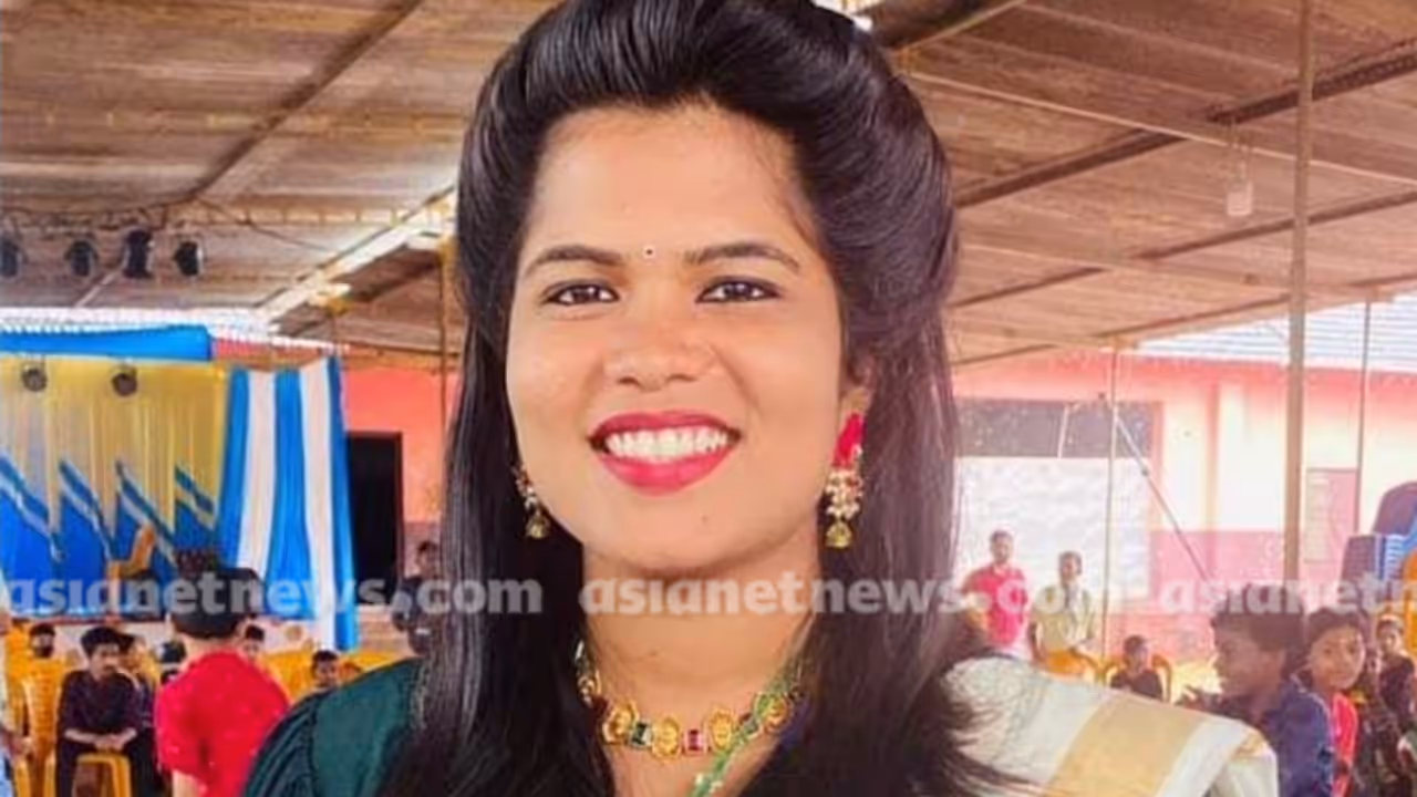 ജോലി വാഗ്ദാനം ചെയ്ത് 15 ലക്ഷം രൂപ തട്ടിയ കേസ്; ഡിവൈഎഫ്ഐ മുൻ നേതാവ് സച്ചിത റൈയുടെ മുൻകൂർ ജാമ്യാപേക്ഷ തള്ളി ജോലി വാഗ്ദാനം ചെയ്ത് 15 ലക്ഷം രൂപ തട്ടിയ കേസ്; ഡിവൈഎഫ്ഐ മുൻ നേതാവ് സച്ചിത റൈയുടെ മുൻകൂർ ജാമ്യാപേക്ഷ തള്ളി