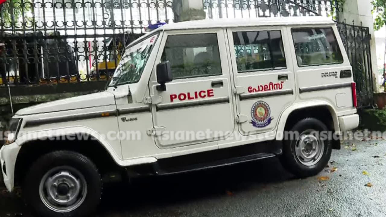 മട്ടന്നൂരിൽ ദേശാഭിമാനി ലേഖകനെ മർദ്ദിച്ച അഞ്ച് പൊലീസുകാർക്കെതിരെ നടപടി; കണ്ണൂർ സിറ്റിയിലേക്ക് സ്ഥലംമാറ്റി