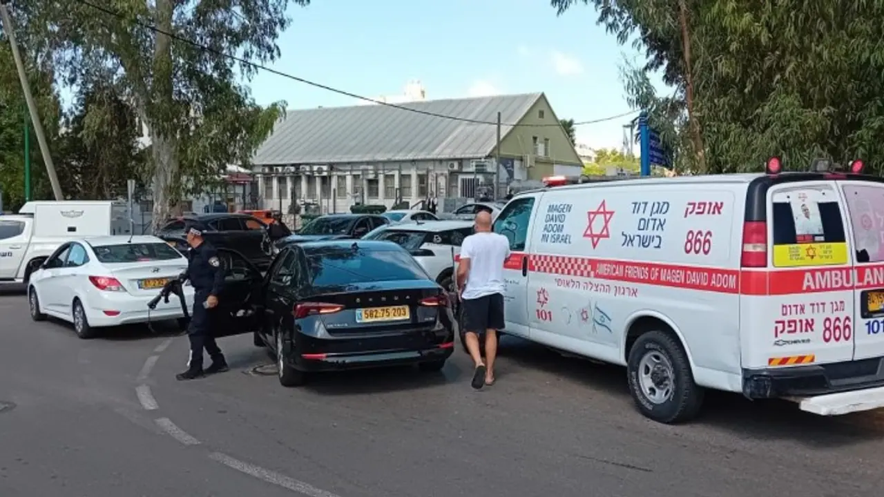 Hadera terror attack: 6 wounded, 2 critical after stabbing incident, Israeli police neutralize suspect (WATCH)