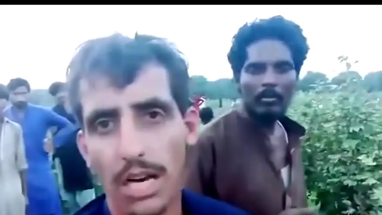 Two Pakistani men argue, trade slaps over child abduction claims; video leaves Internet in splits (WATCH) Two Pakistani men argue, trade slaps over child abduction claims; video leaves Internet in splits (WATCH)