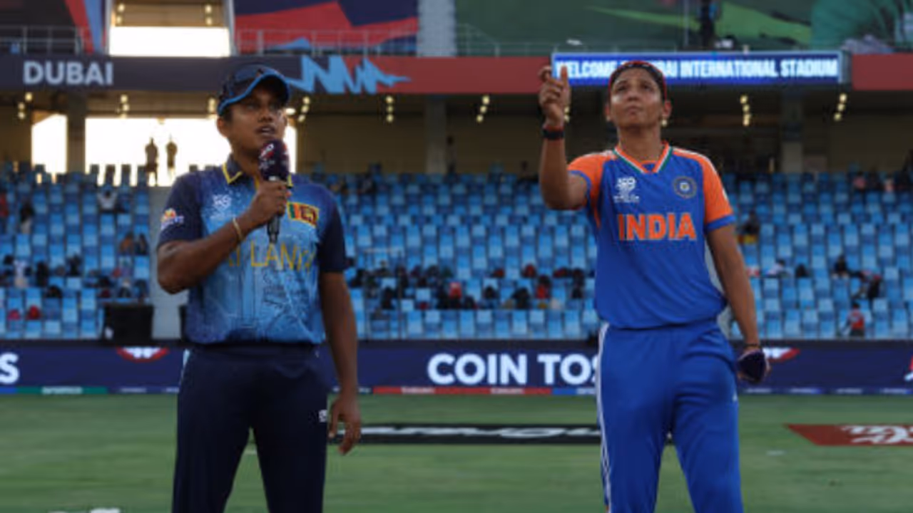 വനിതാ ടി20 ലോകകപ്പ്: ജീവന്മരണപ്പോരില് ശ്രീലങ്കക്കെതിരെ ഇന്ത്യക്ക് ടോസ്; രണ്ട് മലയാളി താരങ്ങള് ടീമില് വനിതാ ടി20 ലോകകപ്പ്: ജീവന്മരണപ്പോരില് ശ്രീലങ്കക്കെതിരെ ഇന്ത്യക്ക് ടോസ്; രണ്ട് മലയാളി താരങ്ങള് ടീമില്