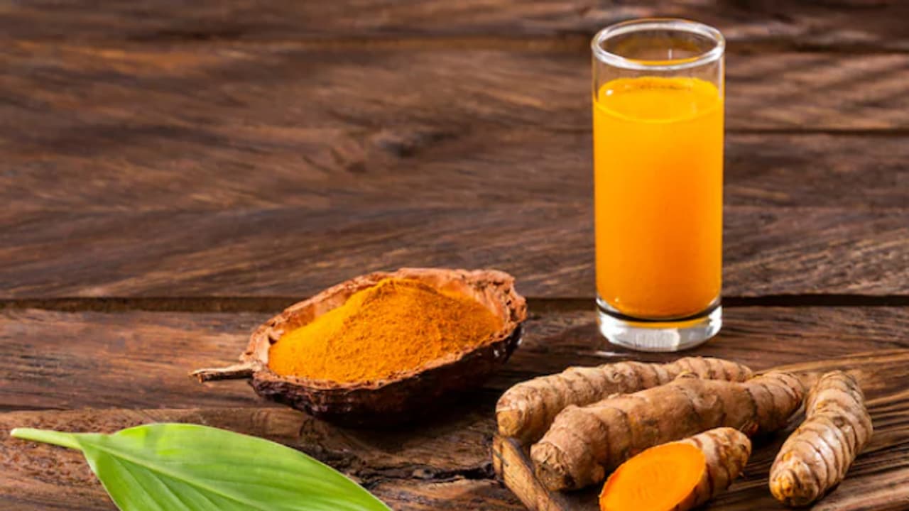 മഞ്ഞള്‍ ചേര്‍ത്ത വെള്ളം ഡയറ്റില്‍ ഉള്‍പ്പെടുത്തൂ, അറിയാം ഗുണങ്ങള്‍ 