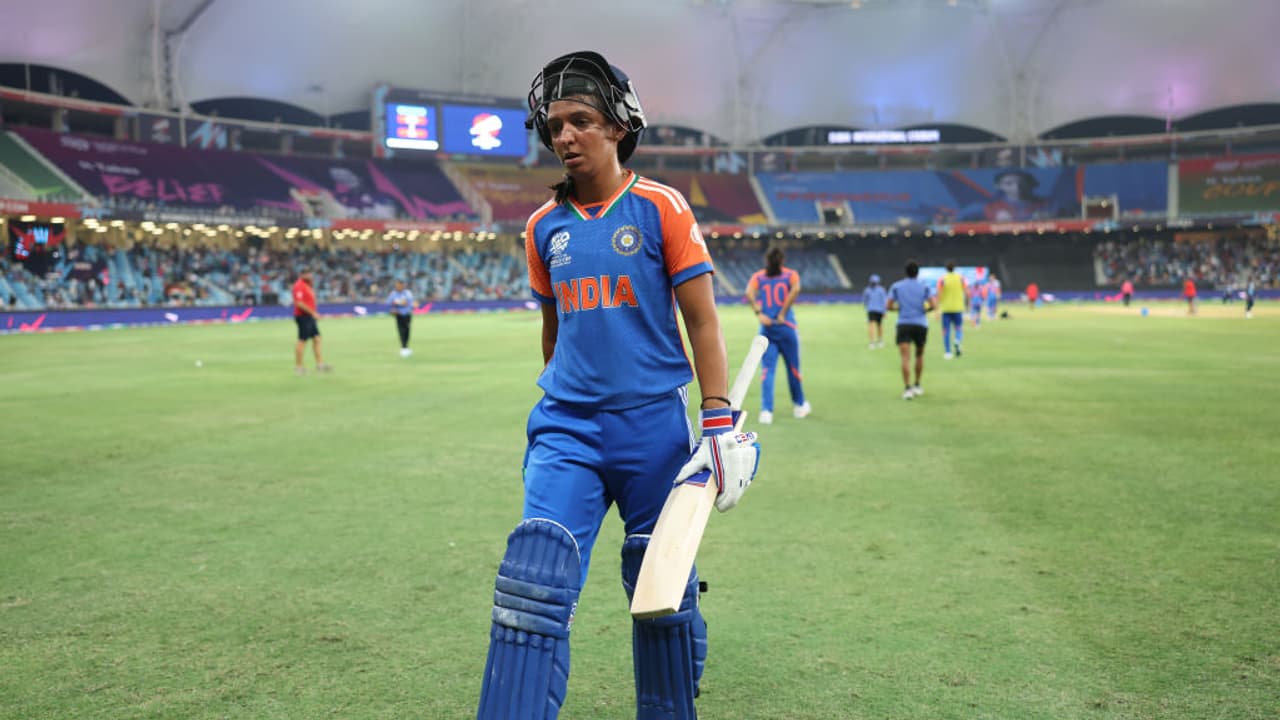 ഹർമൻപ്രീതും മന്ദാനയും മിന്നി; ജീവന്മരണപ്പോരില് ശ്രീലങ്കക്കെതിരെ ഇന്ത്യക്ക് മികച്ച സ്കോര് ഹർമൻപ്രീതും മന്ദാനയും മിന്നി; ജീവന്മരണപ്പോരില് ശ്രീലങ്കക്കെതിരെ ഇന്ത്യക്ക് മികച്ച സ്കോര്