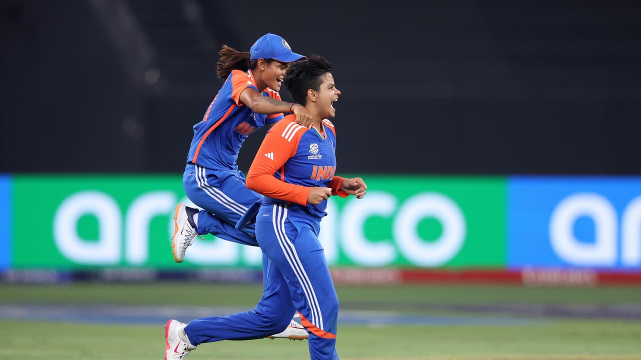 ಲಂಕಾ ಎದುರು ಗುಡುಗಿನ ಹರ್ಮನ್‌ಪ್ರೀತ್ ಕೌರ್: ಭಾರತದ ಸೆಮೀಸ್ ಆಸೆ ಜೀವಂತ