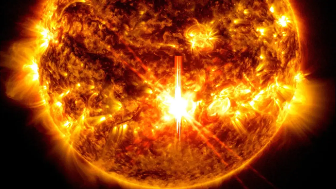 പവര്‍ഗ്രിഡുകള്‍ക്ക് ഭീഷണി, വൈദ്യുതിബന്ധം തകരാറിലായേക്കാം; സൗരകൊടുങ്കാറ്റിനെ തുടര്‍ന്ന് ആശങ്കയില്‍ അമേരിക്ക