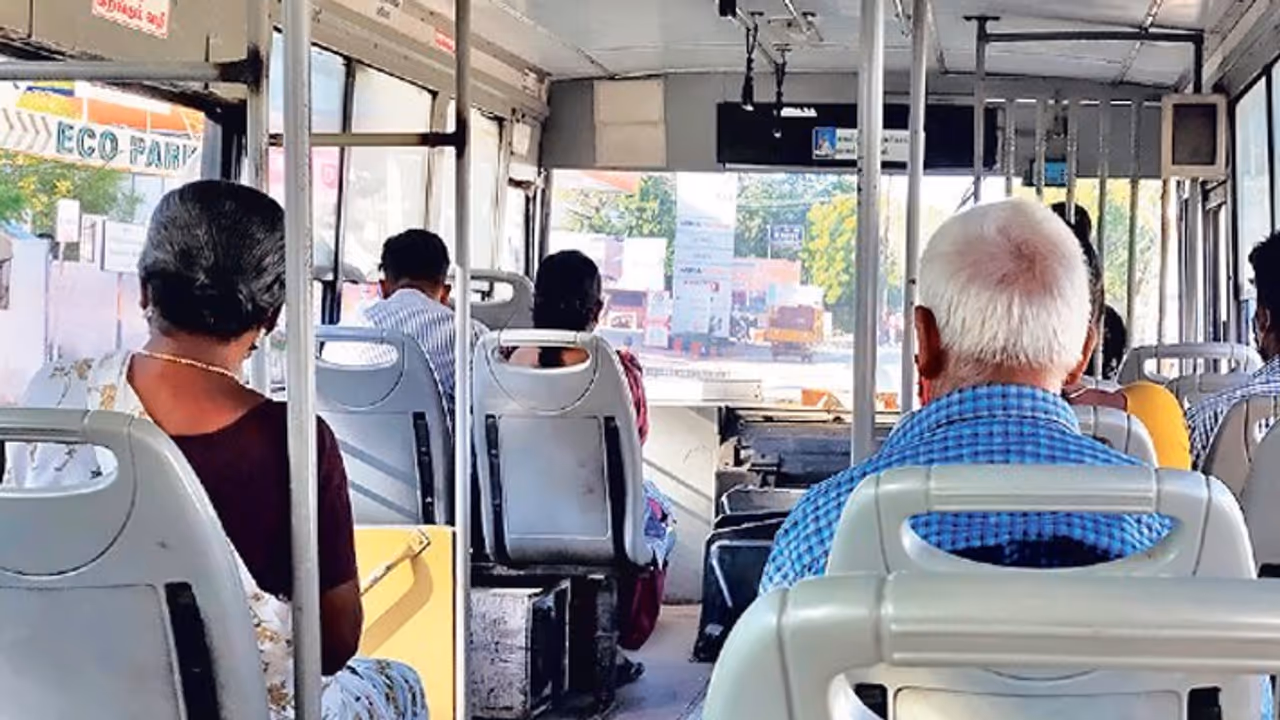 ഇറങ്ങേണ്ട സ്റ്റോപ്പിൽ ബസ് നിർത്തിയില്ല, പരാതി നൽകി വയോധികൻ; ഡ്രൈവറുടെ ലൈസൻസ് മൂന്ന് മാസത്തേക്ക് റദ്ദാക്കി ഇറങ്ങേണ്ട സ്റ്റോപ്പിൽ ബസ് നിർത്തിയില്ല, പരാതി നൽകി വയോധികൻ; ഡ്രൈവറുടെ ലൈസൻസ് മൂന്ന് മാസത്തേക്ക് റദ്ദാക്കി