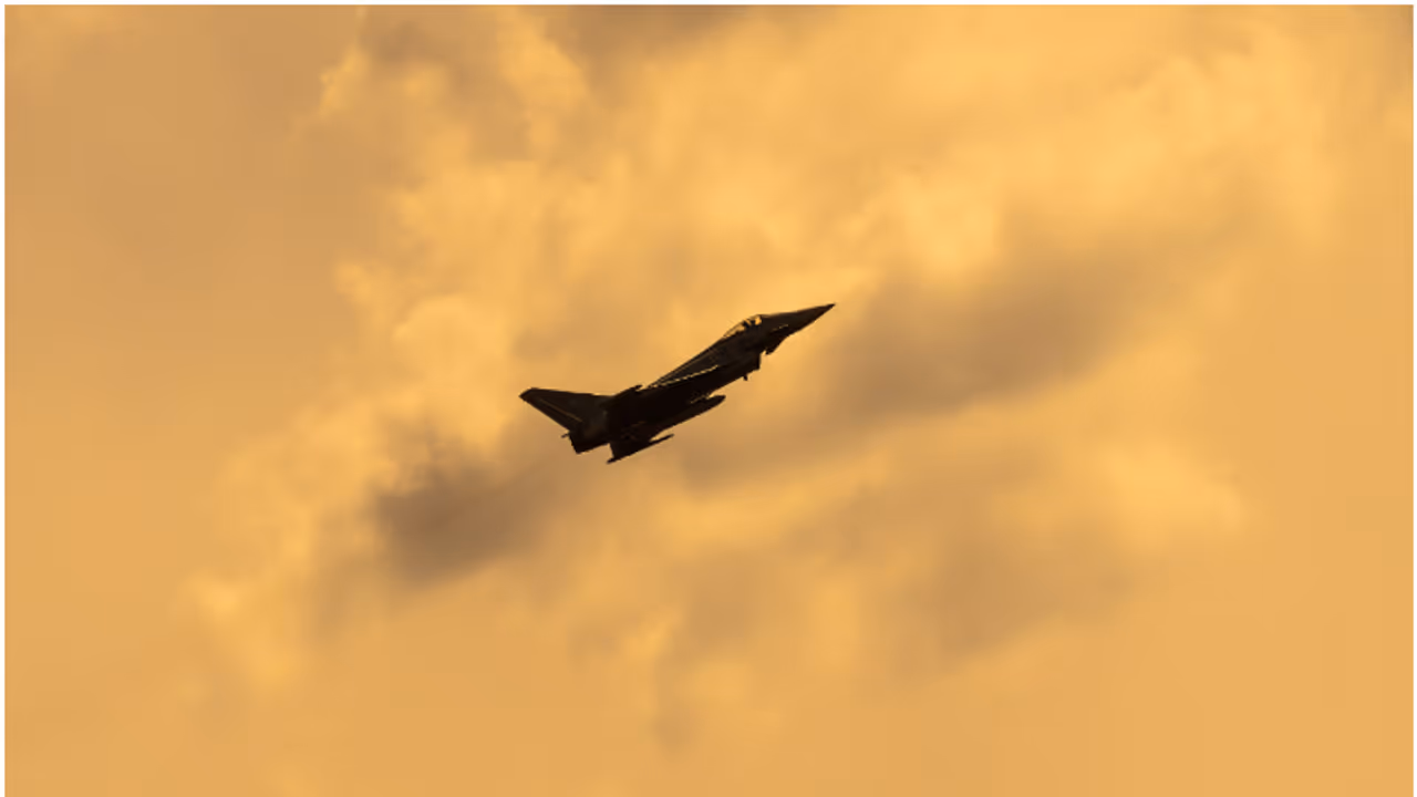 പരിശീലനത്തിനിടെ യുദ്ധവിമാനം തകര്‍ന്ന് കുവൈത്തിൽ പൈലറ്റ് മരിച്ചു