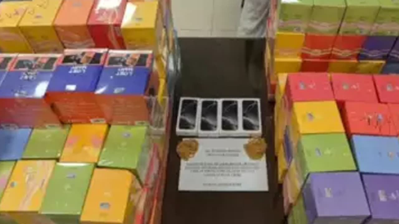 എയര്പോര്ട്ടിൽ മലേഷ്യയിൽ നിന്നെത്തി, ഗ്രീൻ ചാനൽ വഴി കടക്കാൻ ശ്രമം, രഹസ്യവിവരത്തിൽ പരിശോധന, 4 പേര് പിടിയിൽ എയര്പോര്ട്ടിൽ മലേഷ്യയിൽ നിന്നെത്തി, ഗ്രീൻ ചാനൽ വഴി കടക്കാൻ ശ്രമം, രഹസ്യവിവരത്തിൽ പരിശോധന, 4 പേര് പിടിയിൽ