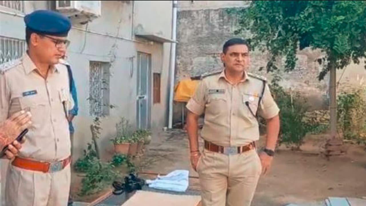 ತಟ್ಟೆ ತಗೊಂಡು ಭಿಕ್ಷೆ ಬೇಡಿ... ಆಸ್ತಿಗಾಗಿ ಮಕ್ಕಳ ಕಿರುಕುಳ ತಾಳಲಾರದೇ ಸಾವಿಗೆ ಶರಣಾದ ವೃದ್ಧ ದಂಪತಿ ತಟ್ಟೆ ತಗೊಂಡು ಭಿಕ್ಷೆ ಬೇಡಿ... ಆಸ್ತಿಗಾಗಿ ಮಕ್ಕಳ ಕಿರುಕುಳ ತಾಳಲಾರದೇ ಸಾವಿಗೆ ಶರಣಾದ ವೃದ್ಧ ದಂಪತಿ