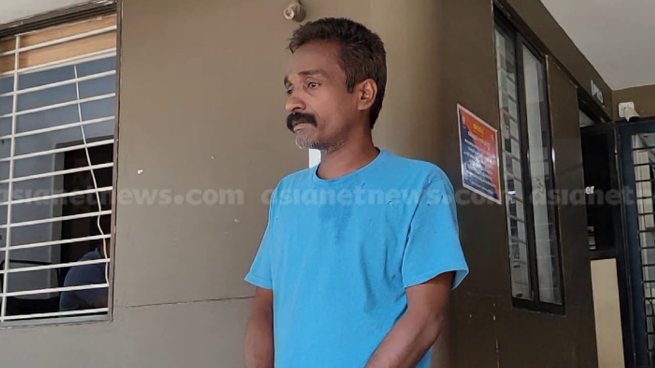 പാലക്കാട് സ്വകാര്യ ബസിനകത്ത് സ്ത്രീക്കെതിരെ ആക്രമണം: യുവതിക്ക് കൈക്ക് വെട്ടേറ്റു, പ്രതിയായ യുവാവ് പിടിയിൽ പാലക്കാട് സ്വകാര്യ ബസിനകത്ത് സ്ത്രീക്കെതിരെ ആക്രമണം: യുവതിക്ക് കൈക്ക് വെട്ടേറ്റു, പ്രതിയായ യുവാവ് പിടിയിൽ