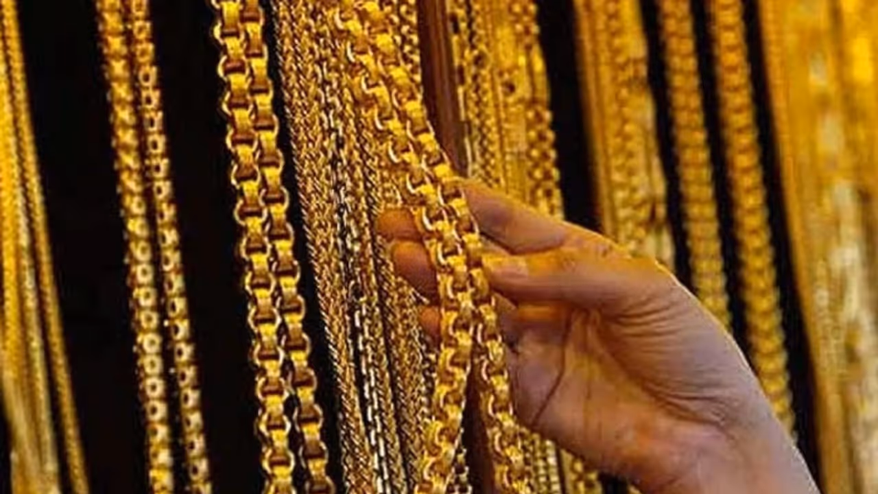 Gold Rate Today: റെക്കോർഡ് വിലയിൽ നിന്നും താഴെക്കില്ല; സ്വർണം വാങ്ങാൻ ഇന്ന് എത്ര രൂപ നൽകണം? Gold Rate Today: റെക്കോർഡ് വിലയിൽ നിന്നും താഴെക്കില്ല; സ്വർണം വാങ്ങാൻ ഇന്ന് എത്ര രൂപ നൽകണം?