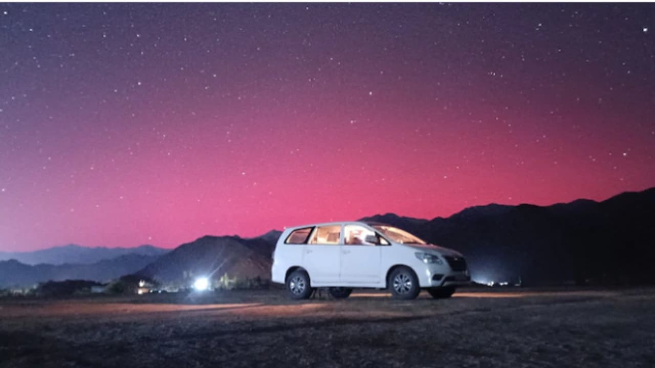 വര്ണങ്ങളുടെ ആകാശ കവിതൈ! നോര്ത്തേണ് ലൈറ്റ്സ് ഇന്ത്യയിലും; തിളങ്ങി ലേയും ലഡാക്കും വര്ണങ്ങളുടെ ആകാശ കവിതൈ! നോര്ത്തേണ് ലൈറ്റ്സ് ഇന്ത്യയിലും; തിളങ്ങി ലേയും ലഡാക്കും