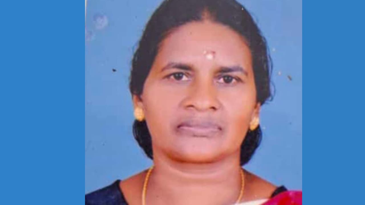 അരുവിക്കരയിൽ തൊഴിലുറപ്പ് ജോലിക്കിടെ തേനിച്ചയുടെ കുത്തേറ്റു, ഐസിയുവിൽ കഴിഞ്ഞിരുന്ന വീട്ടമ്മക്ക് ദാരുണാന്ത്യം അരുവിക്കരയിൽ തൊഴിലുറപ്പ് ജോലിക്കിടെ തേനിച്ചയുടെ കുത്തേറ്റു, ഐസിയുവിൽ കഴിഞ്ഞിരുന്ന വീട്ടമ്മക്ക് ദാരുണാന്ത്യം