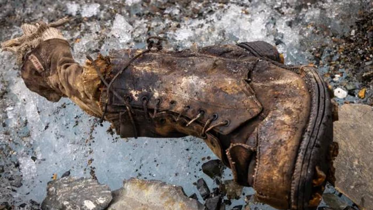 ഒടുവിൽ ആ സത്യം തെളിയുമോ? 100 വര്ഷം മുമ്പ് എവറസ്റ്റ് കൊടുമുടിയില് കാണാതായ പര്വതാരോഹകന്റെ കാല്പാദം കണ്ടെത്തി ഒടുവിൽ ആ സത്യം തെളിയുമോ? 100 വര്ഷം മുമ്പ് എവറസ്റ്റ് കൊടുമുടിയില് കാണാതായ പര്വതാരോഹകന്റെ കാല്പാദം കണ്ടെത്തി