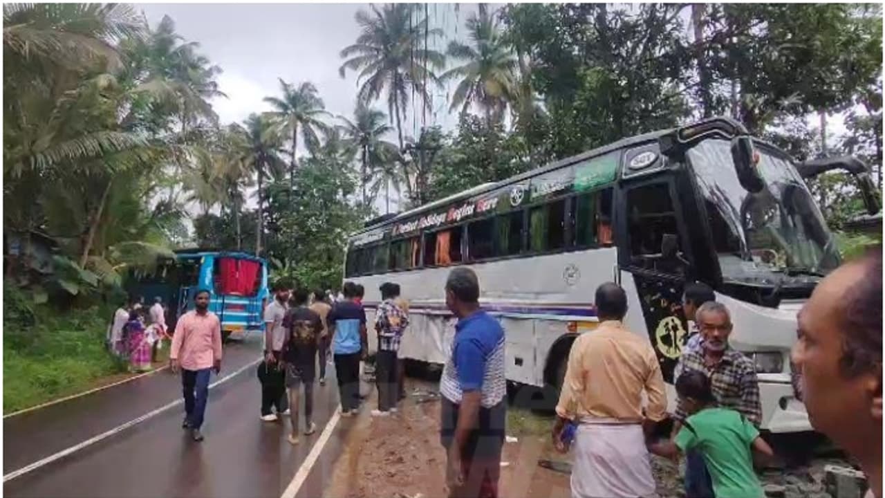 കണ്ണൂരില് സ്വകാര്യ ബസും ടൂറിസ്റ്റ് ബസും കൂട്ടിയിടിച്ച് അപകടം; 16 പേർക്ക് പരിക്കേറ്റു കണ്ണൂരില് സ്വകാര്യ ബസും ടൂറിസ്റ്റ് ബസും കൂട്ടിയിടിച്ച് അപകടം; 16 പേർക്ക് പരിക്കേറ്റു