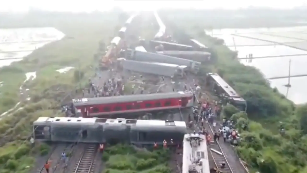 Tamil Nadu train collision: Restoration estimated to take 16 hours, 18 trains cancelled Tamil Nadu train collision: Restoration estimated to take 16 hours, 18 trains cancelled