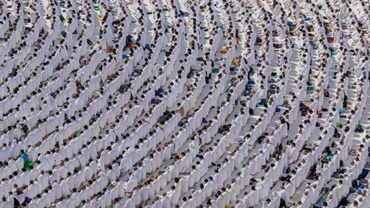 സൗദി പൗരന്മാരുടെ സ്വകാര്യ സന്ദർശന വിസയിലെത്തുന്ന വിദേശികൾക്ക് ഉംറ നിർവഹിക്കാം സൗദി പൗരന്മാരുടെ സ്വകാര്യ സന്ദർശന വിസയിലെത്തുന്ന വിദേശികൾക്ക് ഉംറ നിർവഹിക്കാം