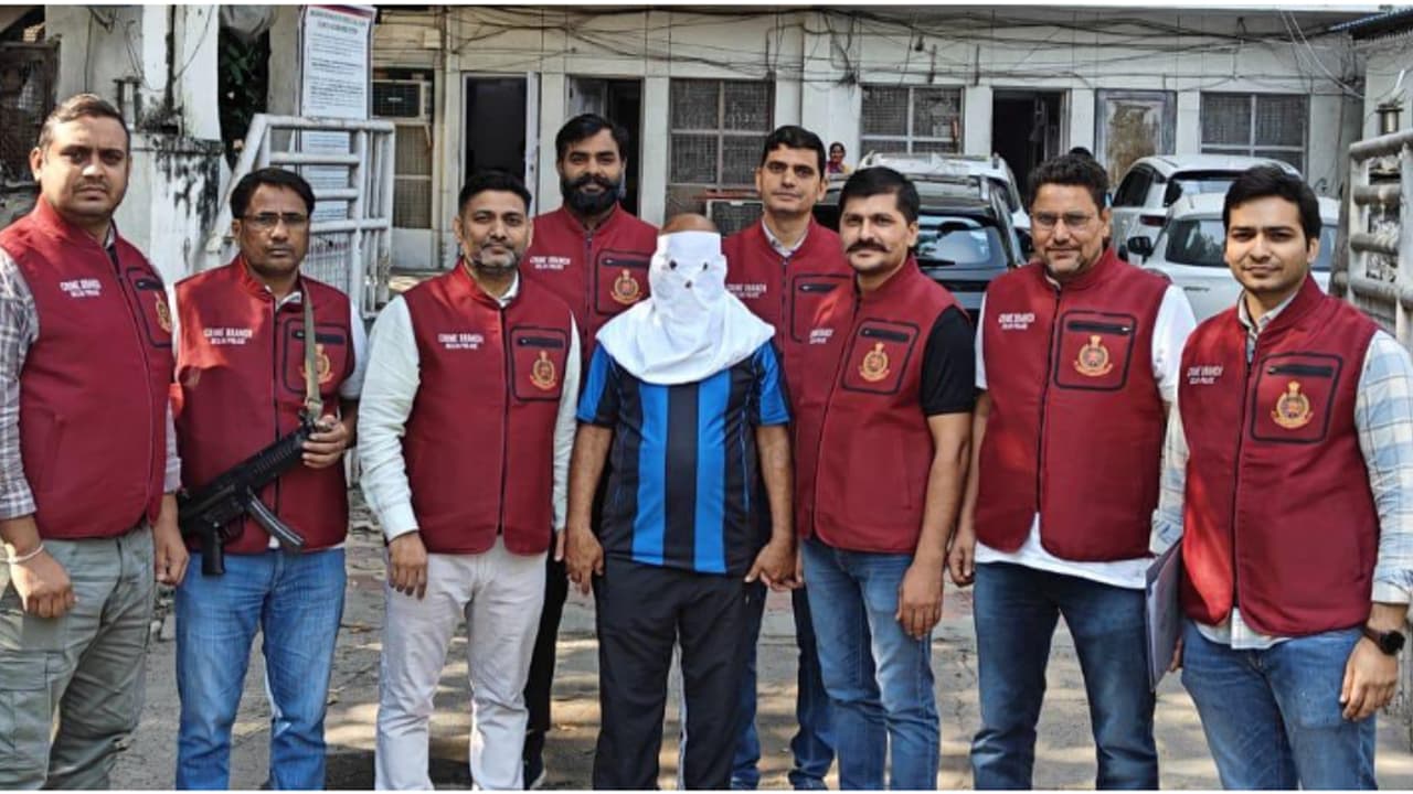 10 ലക്ഷം രൂപക്ക് വേണ്ടി കൊലപാതകം, 11 വർഷം വനമേഖലയിൽ 'പിടികിട്ടാപ്പുള്ളി'യായി കഴിഞ്ഞു; ഒടുവിൽ പിടിവീണു 10 ലക്ഷം രൂപക്ക് വേണ്ടി കൊലപാതകം, 11 വർഷം വനമേഖലയിൽ 'പിടികിട്ടാപ്പുള്ളി'യായി കഴിഞ്ഞു; ഒടുവിൽ പിടിവീണു