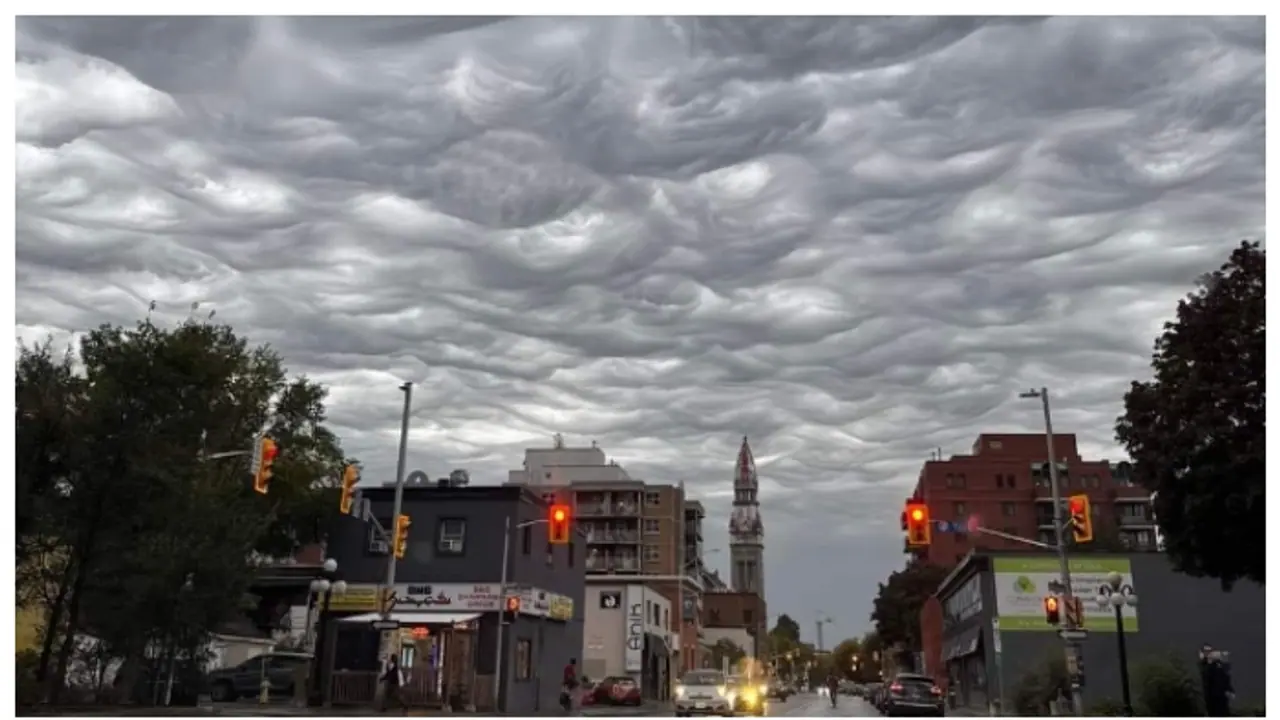 'അന്ന് വാന്‍ഗോഗ് കണ്ടത്...'; കനേഡിയന്‍ നഗരത്തിന് മുകളില്‍ കണ്ട മേഘരൂപങ്ങള്‍ വൈറല്‍ 