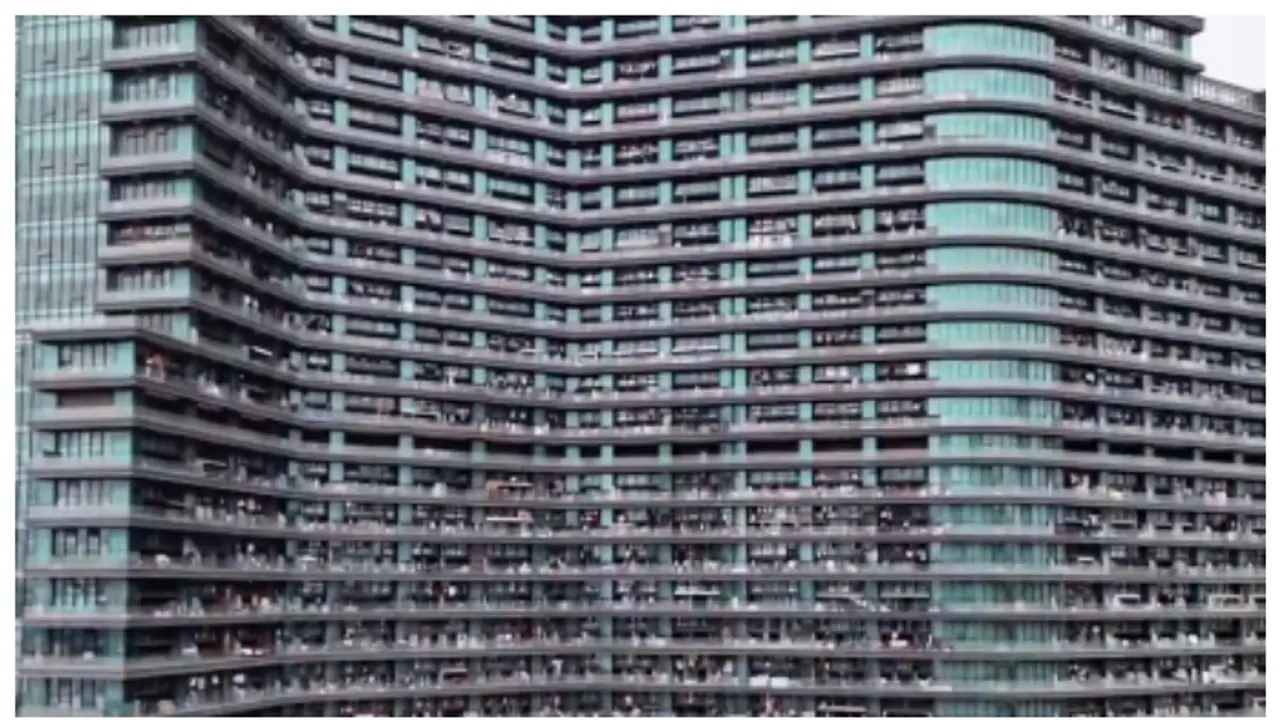 ദൂരെ നിന്ന് നോക്കിയാൽ തേനീച്ചക്കൂട് പോലെ; 20,000 ത്തിലധികം ആളുകൾ ജീവിക്കുന്ന ഏറ്റവും വലിയ റെസിഡൻഷ്യൽ കെട്ടിടം