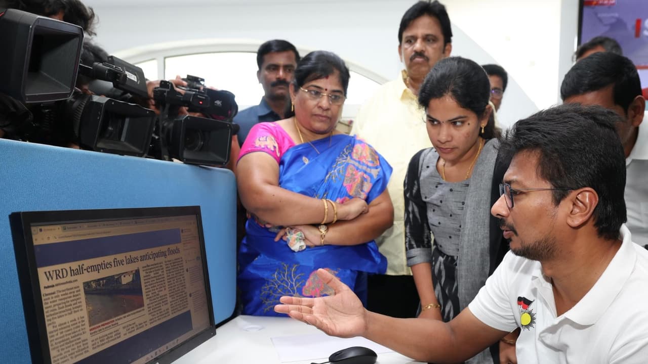 கனமழையால் நாளையும் பள்ளிகளுக்கு விடுமுறையா? அமைச்சர் உதயநிதி பதில் கனமழையால் நாளையும் பள்ளிகளுக்கு விடுமுறையா? அமைச்சர் உதயநிதி பதில்