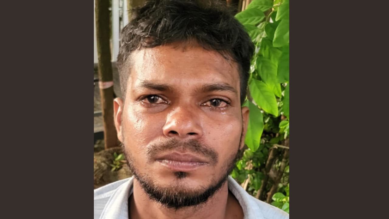 ഫ്ലവർ മില്ലിൽ ജീവനക്കാരി മാത്രം, എത്തിയത് അരി പൊടിക്കാനെന്ന വ്യാജേന; മാല പൊട്ടിച്ചോടിയ 35കാരനെ പൊക്കി പൊലീസ് ഫ്ലവർ മില്ലിൽ ജീവനക്കാരി മാത്രം, എത്തിയത് അരി പൊടിക്കാനെന്ന വ്യാജേന; മാല പൊട്ടിച്ചോടിയ 35കാരനെ പൊക്കി പൊലീസ്