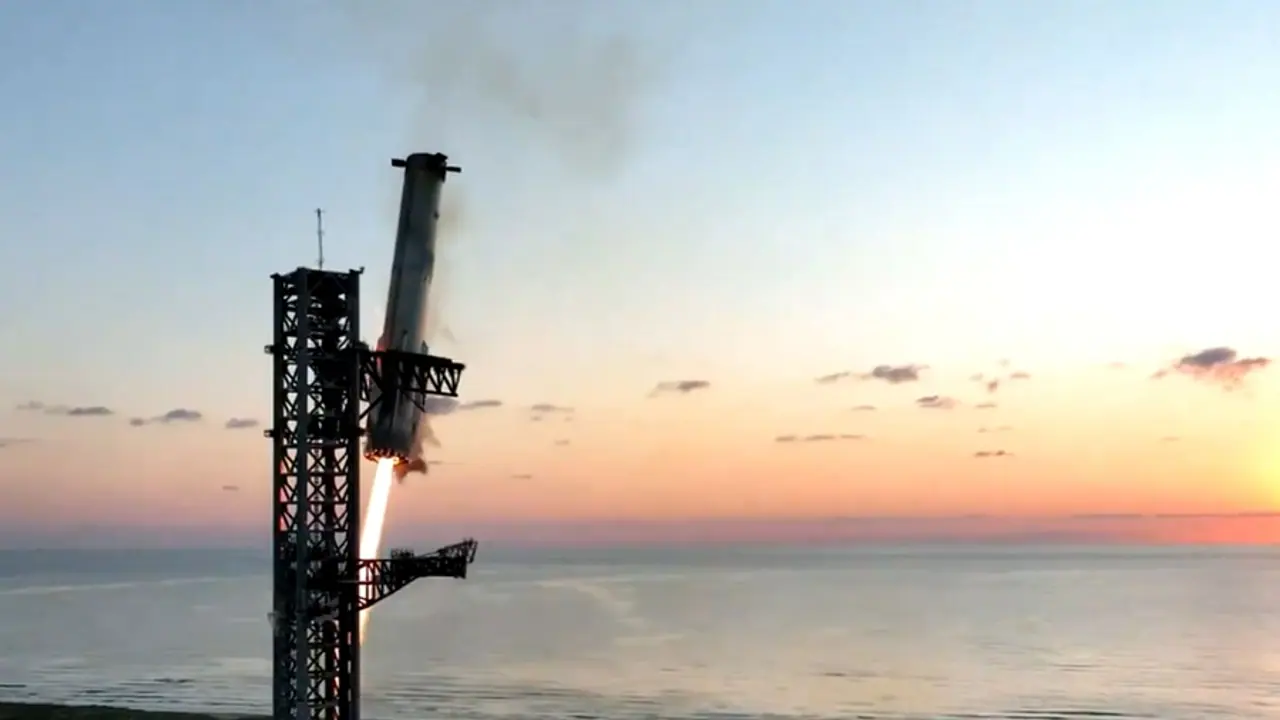 ಕೆಳಗಿಳಿಯುವ ರಾಕೆಟ್ ಬೂಸ್ಟರ್ ‘ಕ್ಯಾಚ್’ ಮಾಡಿದ ಸ್ಪೇಸ್ಎಕ್ಸ್! ಕೆಳಗಿಳಿಯುವ ರಾಕೆಟ್ ಬೂಸ್ಟರ್ ‘ಕ್ಯಾಚ್’ ಮಾಡಿದ ಸ್ಪೇಸ್ಎಕ್ಸ್!