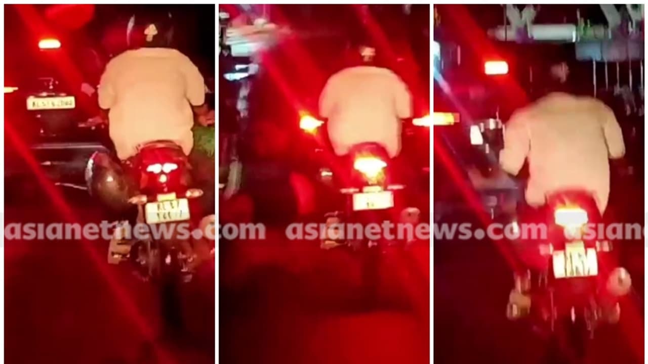 കൈവിട്ടു, കാൽ പൊക്കി; ഓടുന്ന ബൈക്കിൽ യുവാവിന്റെ അഭ്യാസ പ്രകടനം, ഞെട്ടിക്കുന്ന ദൃശ്യങ്ങൾ പുറത്ത് കൈവിട്ടു, കാൽ പൊക്കി; ഓടുന്ന ബൈക്കിൽ യുവാവിന്റെ അഭ്യാസ പ്രകടനം, ഞെട്ടിക്കുന്ന ദൃശ്യങ്ങൾ പുറത്ത്