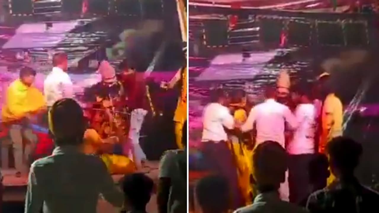 'Mahabharat in Ramayana': Ravan pushes Lord Ram during Ramlila in UP's Amroha, audience intervenes (WATCH)
