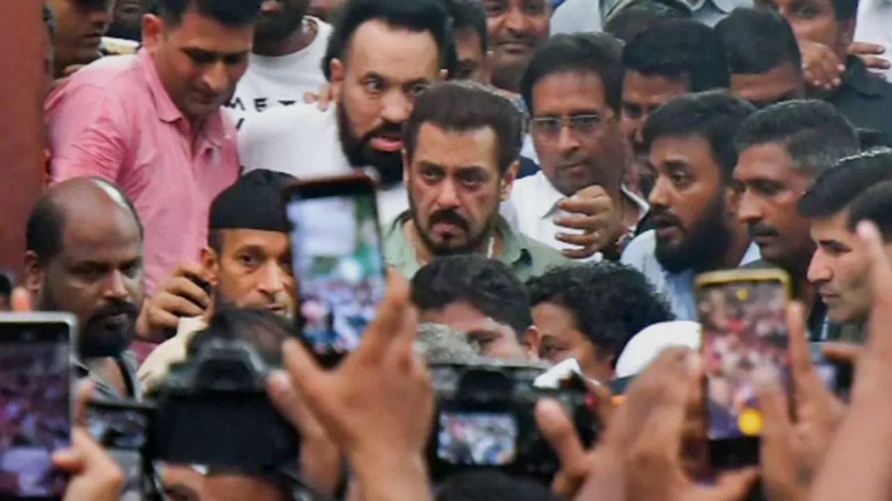 എൻസിപി നേതാവ് സിദ്ധിഖിയുടെ കൊലപാതകം: സല്മാന്റെ സുരക്ഷ വര്ദ്ധിപ്പിച്ചു എൻസിപി നേതാവ് സിദ്ധിഖിയുടെ കൊലപാതകം: സല്മാന്റെ സുരക്ഷ വര്ദ്ധിപ്പിച്ചു