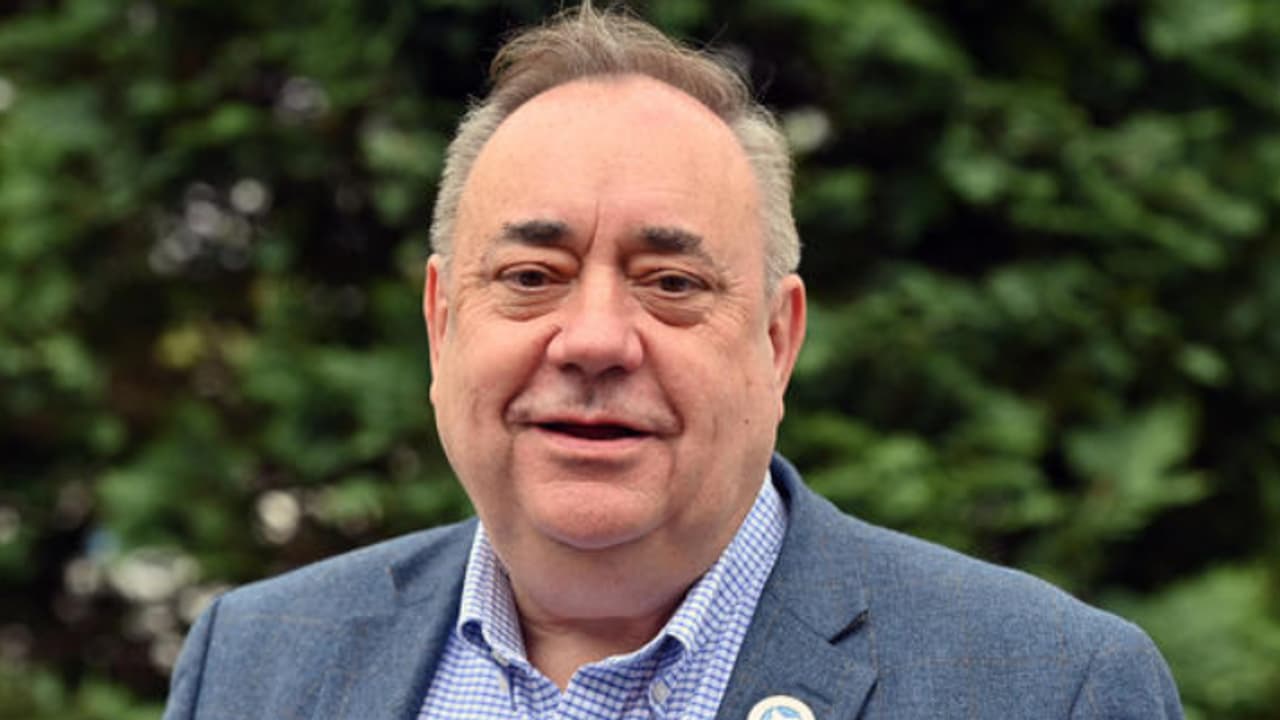 ഉച്ചഭക്ഷണം കഴിക്കുന്നതിനിടെ തളർച്ച, പിന്നാലെ കുഴഞ്ഞുവീണു; സ്കോട്ട്ലൻഡ് മുൻ പ്രധാനമന്ത്രി അന്തരിച്ചു ഉച്ചഭക്ഷണം കഴിക്കുന്നതിനിടെ തളർച്ച, പിന്നാലെ കുഴഞ്ഞുവീണു; സ്കോട്ട്ലൻഡ് മുൻ പ്രധാനമന്ത്രി അന്തരിച്ചു