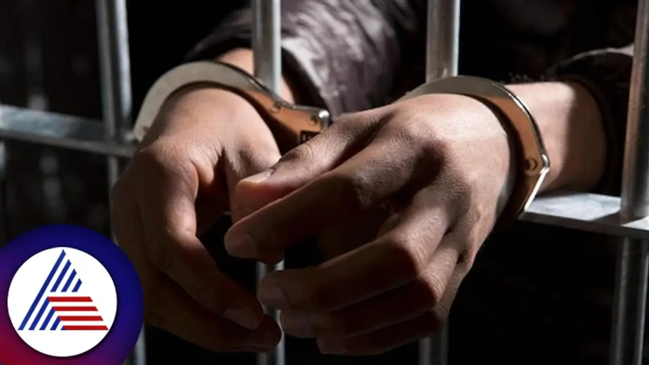 'ಸರ್ ಐ ಲವ್ ಯು ಹೇಳು, ಕಿಸ್ ಕೊಡು ಅಂತಾರೆ'; 3ನೇ ತರಗತಿ ಬಾಲಕಿಗೆ ಲೈಂಗಿಕ ಕಿರುಕುಳ, ಕಾಮುಕ ಶಿಕ್ಷಕಬಂಧನ