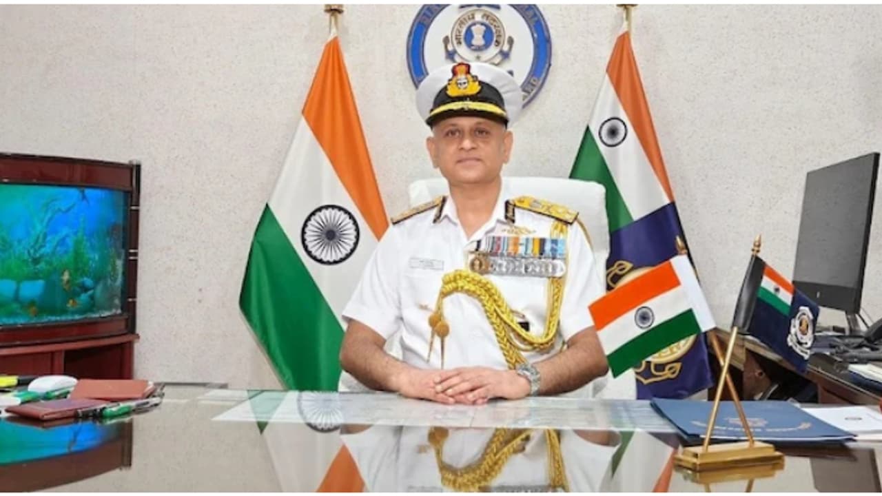 ഇന്ത്യൻ കോസ്റ്റ് ഗാർഡിന്റെ പുതിയ ഡയറക്ടർ ജനറലായി പരമേഷ് ശിവമണി ചുമതലയേറ്റു ഇന്ത്യൻ കോസ്റ്റ് ഗാർഡിന്റെ പുതിയ ഡയറക്ടർ ജനറലായി പരമേഷ് ശിവമണി ചുമതലയേറ്റു