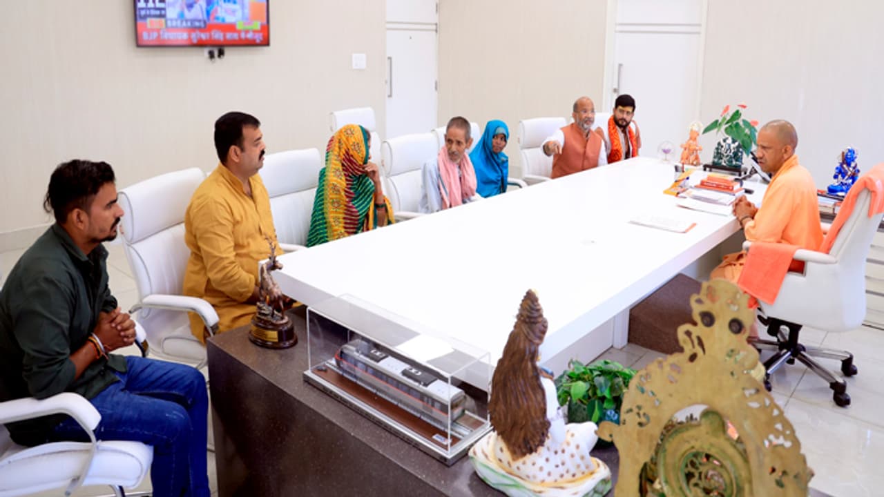 Bahraich Violence CM Yogi Adityanath extends financial assistance to Ramgopal Mishra Bahraich Violence CM Yogi Adityanath extends financial assistance to Ramgopal Mishra