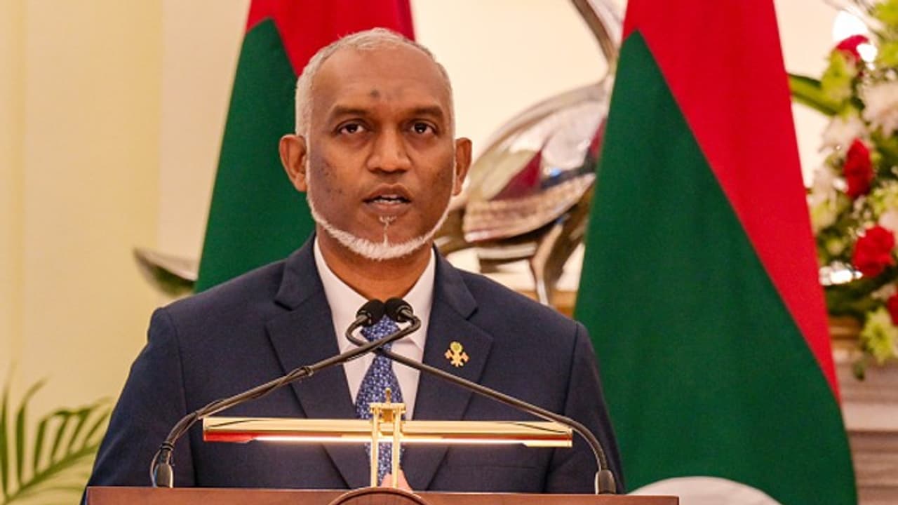 പ്രാർഥനക്ക് മാത്രം ഇടവേളയെടുത്തു, 15 മണിക്കൂർ തുടർച്ചയായി വാർത്താസമ്മേളനം നടത്തി മാലദ്വീപ് പ്രസിഡന്റ് പ്രാർഥനക്ക് മാത്രം ഇടവേളയെടുത്തു, 15 മണിക്കൂർ തുടർച്ചയായി വാർത്താസമ്മേളനം നടത്തി മാലദ്വീപ് പ്രസിഡന്റ്