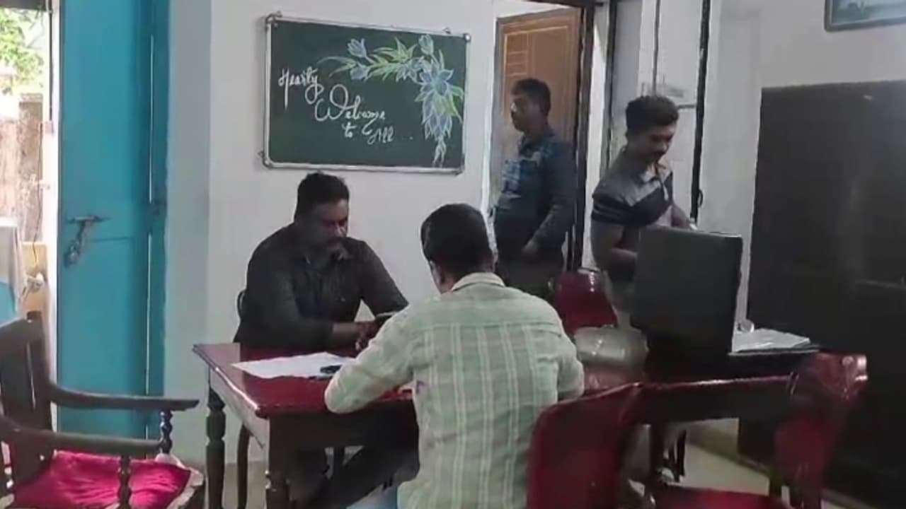 മഠം പൂട്ടി താക്കോൽ വച്ചത് രഹസ്യസ്ഥലത്ത്, അരമണിക്കൂറിൽ കന്യാസ്ത്രീകൾ തിരികെയെത്തി, മോഷണം 