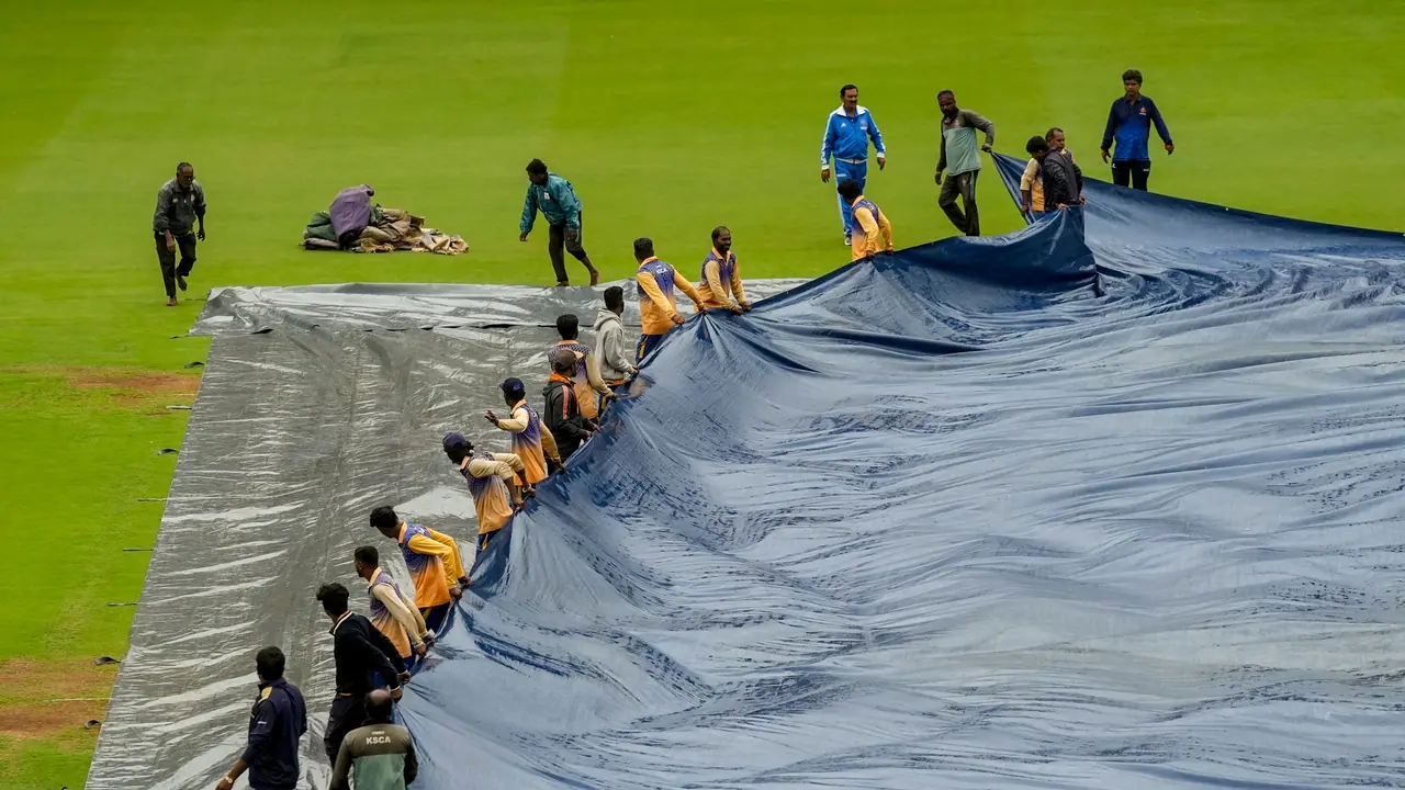 IPL 2025 ಬೆಂಗಳೂರು ಮಳೆಯಿಂದ ಆರ್ಸಿಬಿ ತವರಿನ ಪಂದ್ಯಕ್ಕೆ ಅಡೆ ತಡೆ, ಟಾಸ್ ವಿಳಂಬ IPL 2025 ಬೆಂಗಳೂರು ಮಳೆಯಿಂದ ಆರ್ಸಿಬಿ ತವರಿನ ಪಂದ್ಯಕ್ಕೆ ಅಡೆ ತಡೆ, ಟಾಸ್ ವಿಳಂಬ