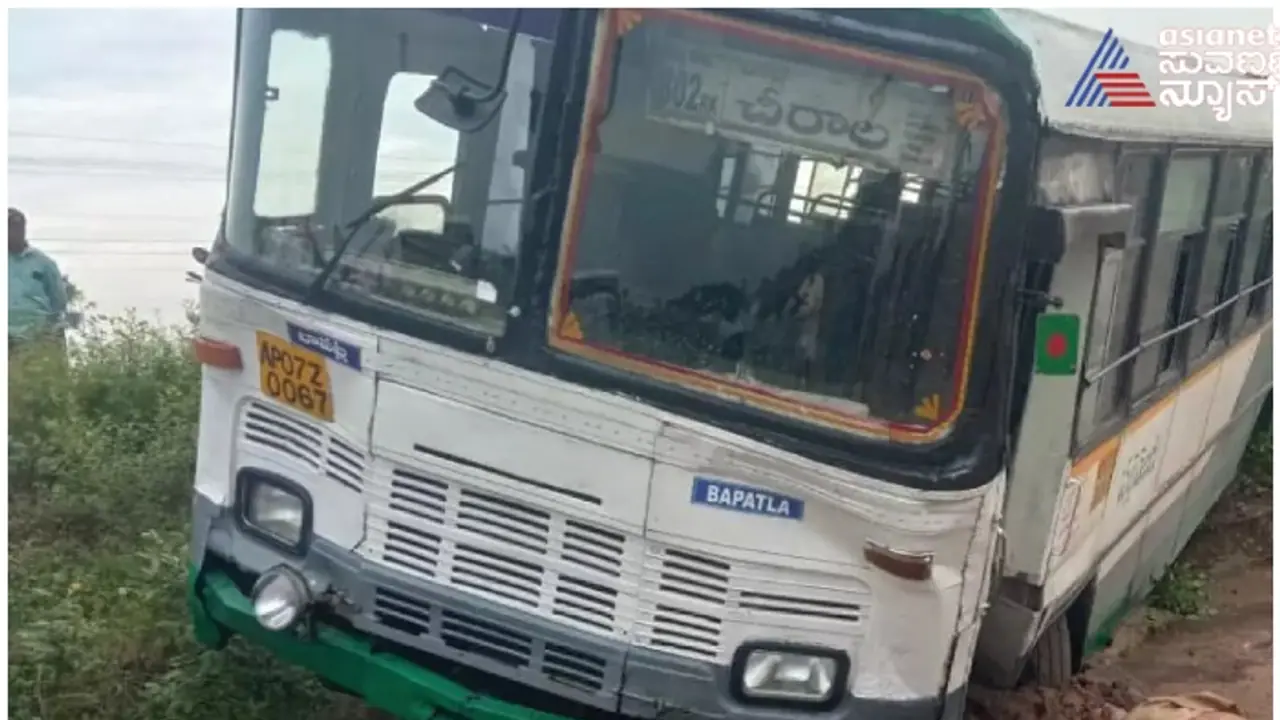 ಬಸ್ ಡ್ರೈವಿಂಗ್ ನಲ್ಲಿದ್ದಾಗಲೇ ಹೃದಯಾಘಾತ, 40 ಜನರ ಪ್ರಾಣ ಉಳಿಸಿ ಉಸಿರು ಚೆಲ್ಲಿದ ಚಾಲಕ ಬಸ್ ಡ್ರೈವಿಂಗ್ ನಲ್ಲಿದ್ದಾಗಲೇ ಹೃದಯಾಘಾತ, 40 ಜನರ ಪ್ರಾಣ ಉಳಿಸಿ ಉಸಿರು ಚೆಲ್ಲಿದ ಚಾಲಕ