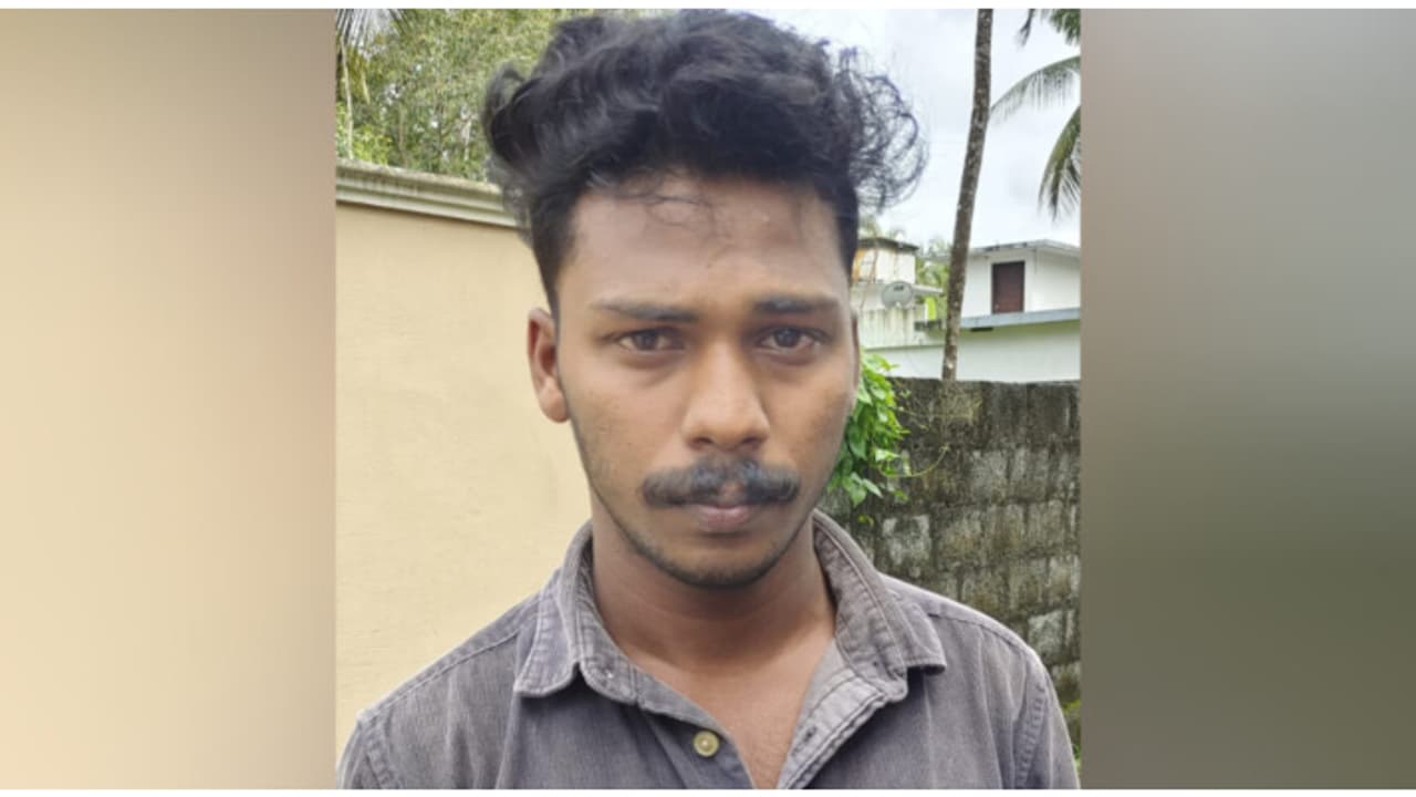 14കാരിയായ വിദ്യാർത്ഥിനിയെ പല സമയങ്ങളിൽ ലൈംഗികമായി പീഡിപ്പിച്ചു; സ്കൂൾ ബസ് ഡ്രൈവർ അറസ്റ്റിൽ 14കാരിയായ വിദ്യാർത്ഥിനിയെ പല സമയങ്ങളിൽ ലൈംഗികമായി പീഡിപ്പിച്ചു; സ്കൂൾ ബസ് ഡ്രൈവർ അറസ്റ്റിൽ